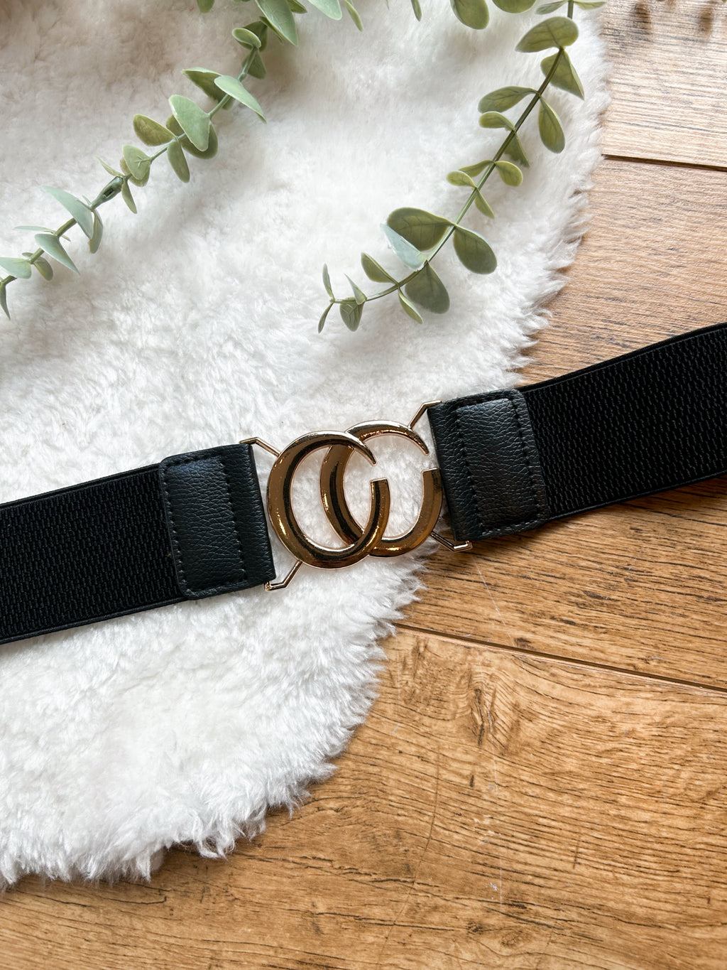 Gold buckle elasticated belt