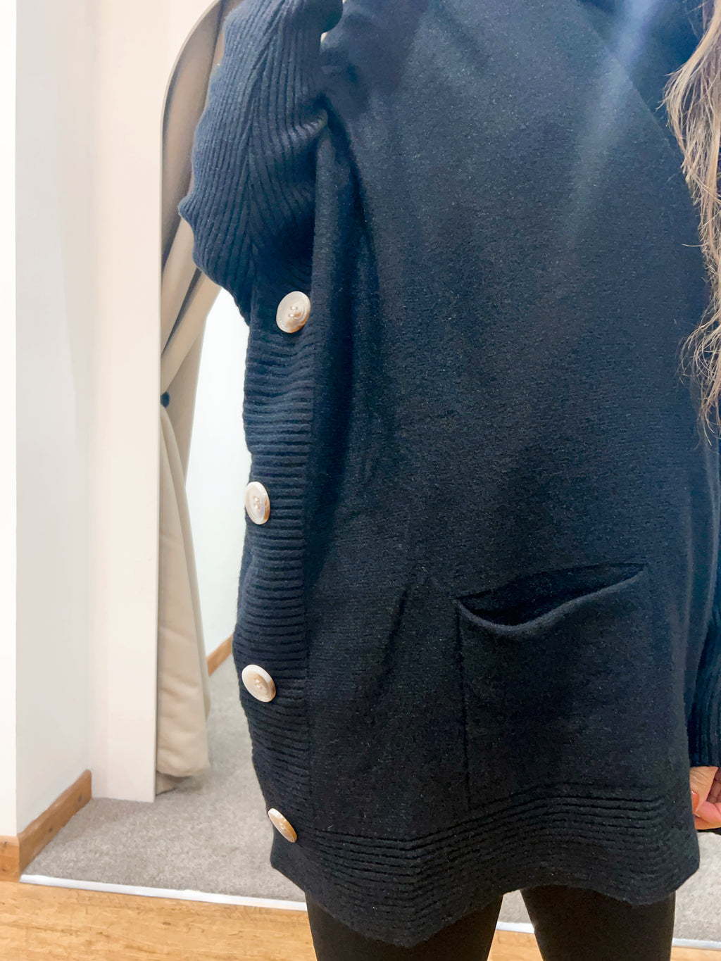 Button side jumper black