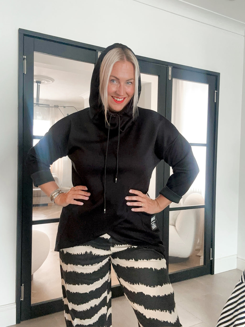 Asymmetric sweat black