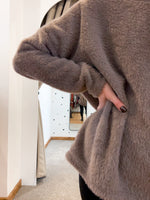 Fluffy oversized jumper taupe