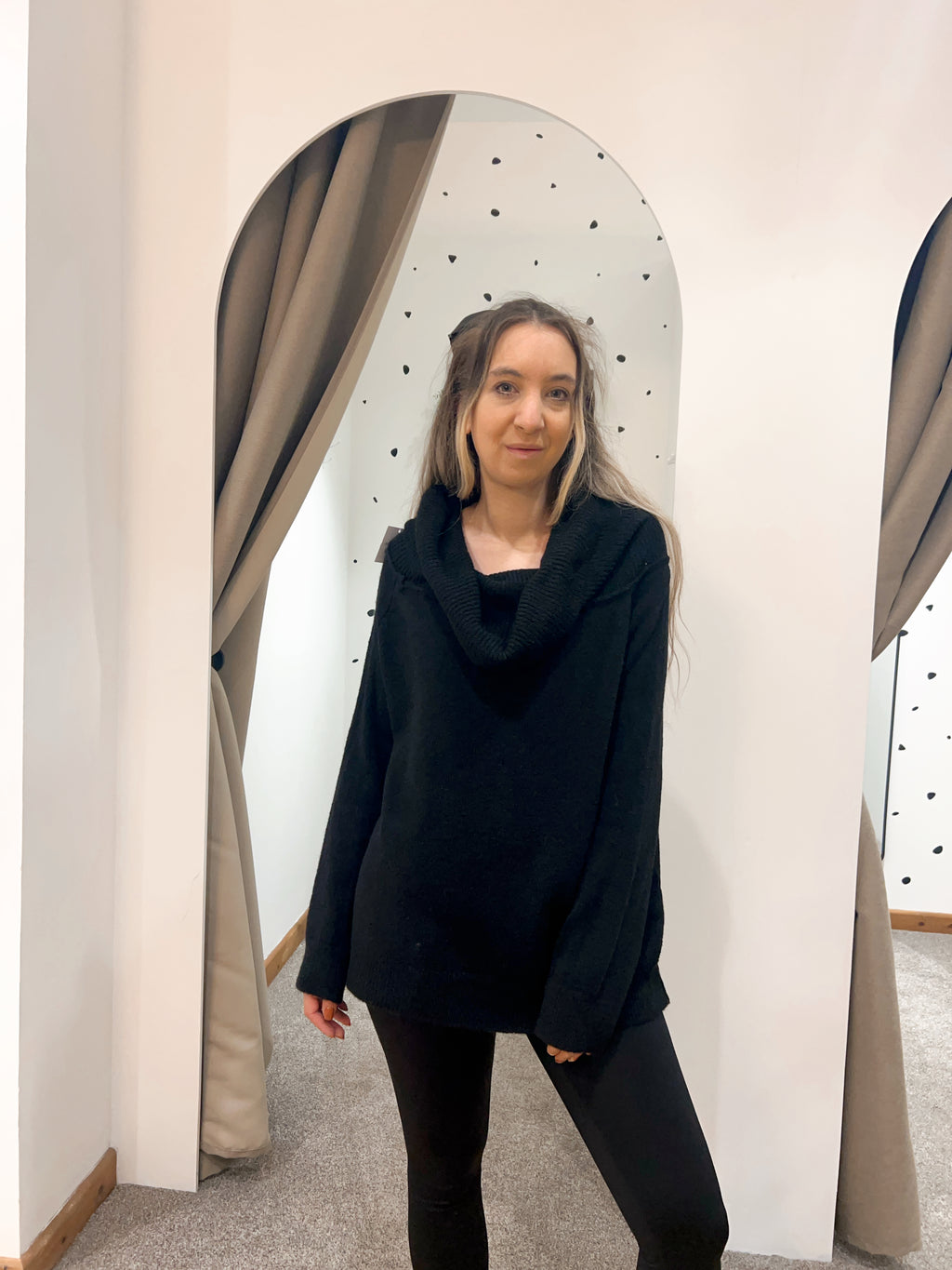 Off shoulder knit black