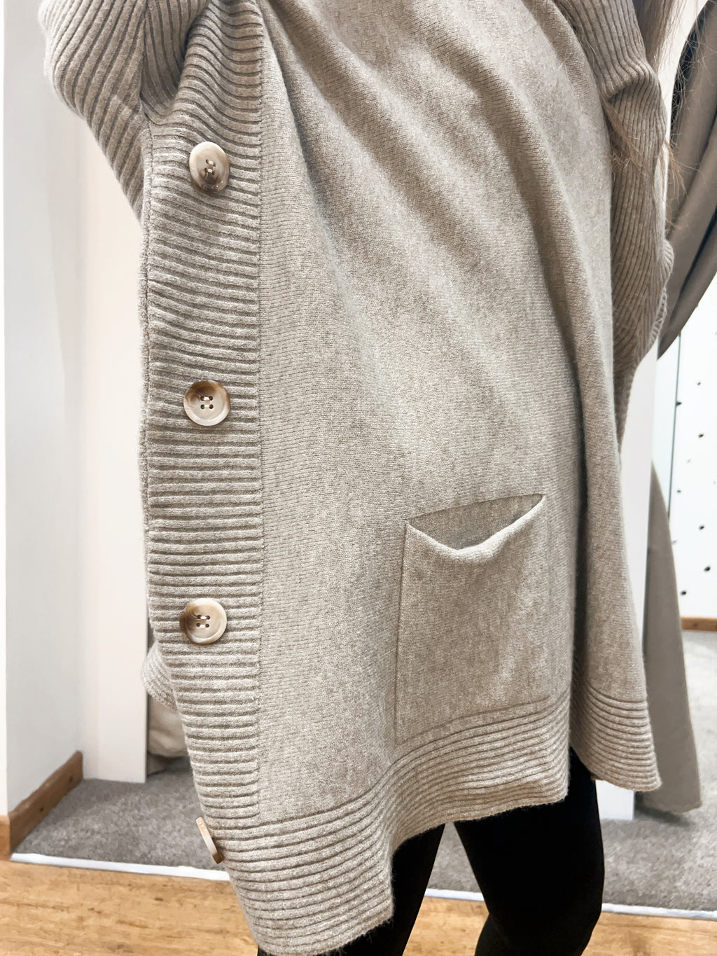 Button side jumper mocha