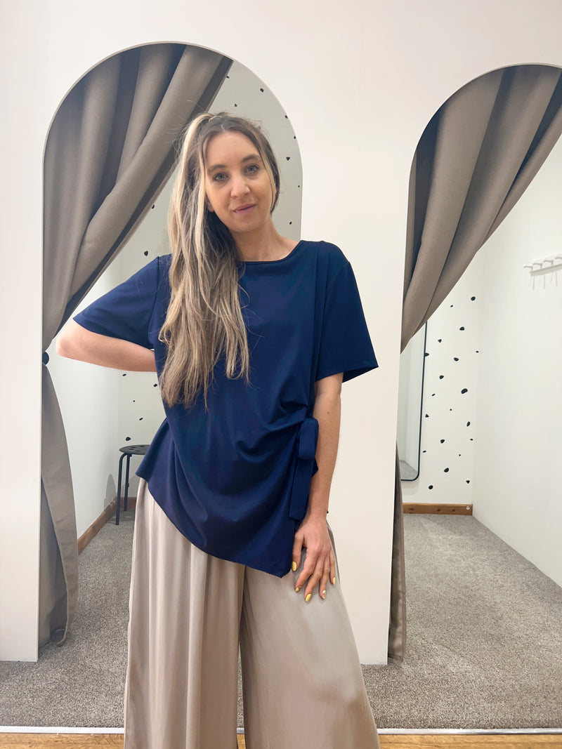 Tie side tee navy
