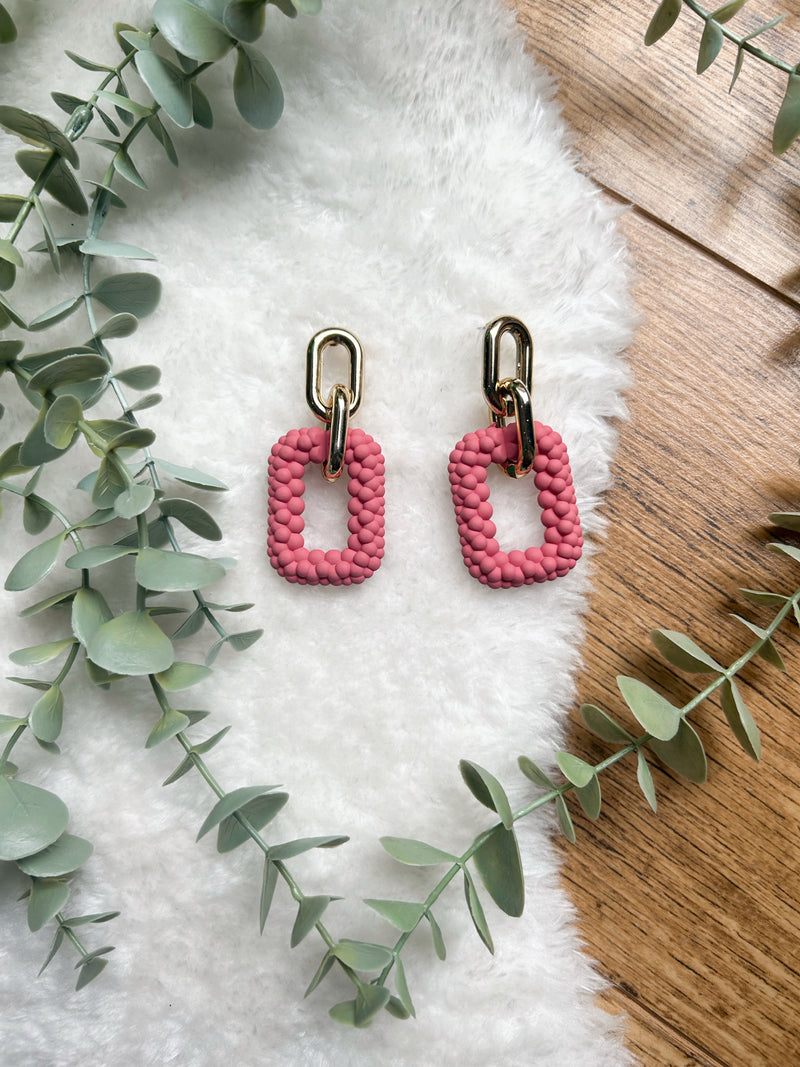 Oversized link earrings pink