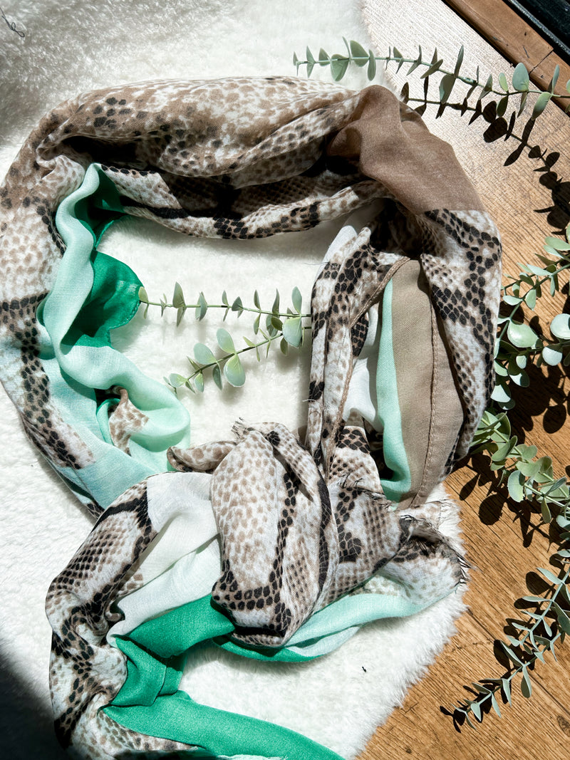 Summer scarf green/snake print