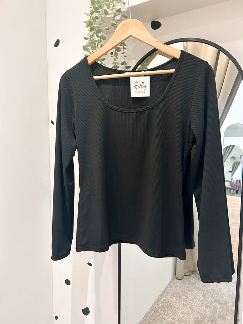 Scoop neck top black