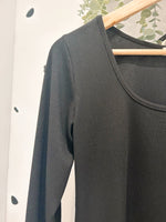 Scoop neck top black